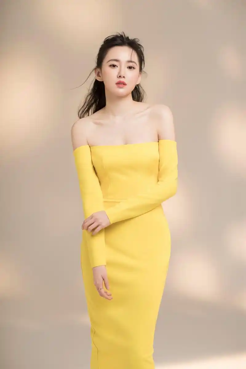 山东美女江铠同,气质出众,性感动人