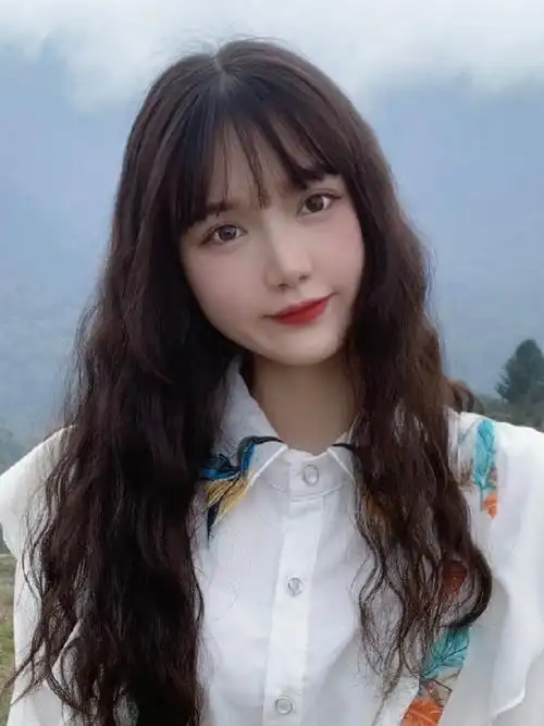 感觉我现在好喜欢自拍啊,每次发朋友圈什么的都是九宫_圈子-新氧美容