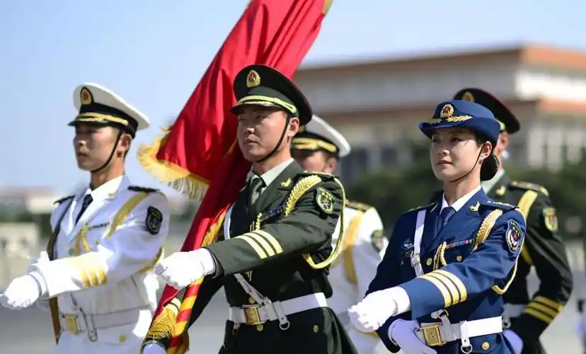 英姿飒爽的中国三军仪仗队