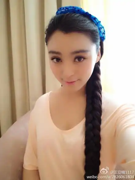 范冰冰替身爆红五官身材神情都极其相似