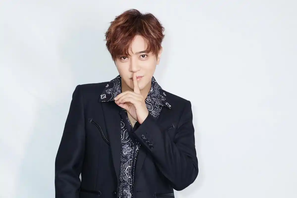 罗志祥与妈妈上节目,忆述两人凄凉往事,曾因母子亲吻备受争议