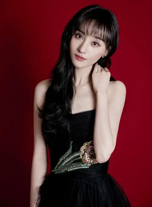 郑爽黑色抹胸纱裙2880x1800分辨率查看