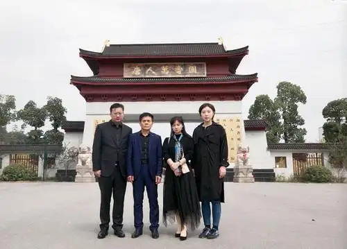 操场埋尸案被害人邓世平女儿父亲被安葬于长沙家人已回归平静生活