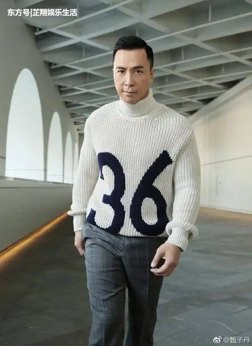 54岁甄子丹仍英姿飒爽,西装革履太帅气,真是越老越有魅力