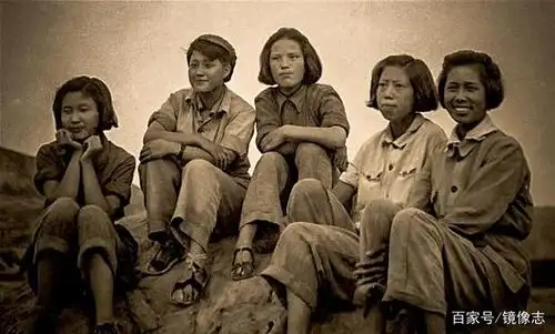 老照片 战争年代八路军女战士珍贵影像