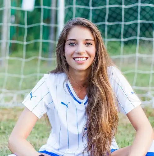 清纯邻家女!意大利女足最美女神