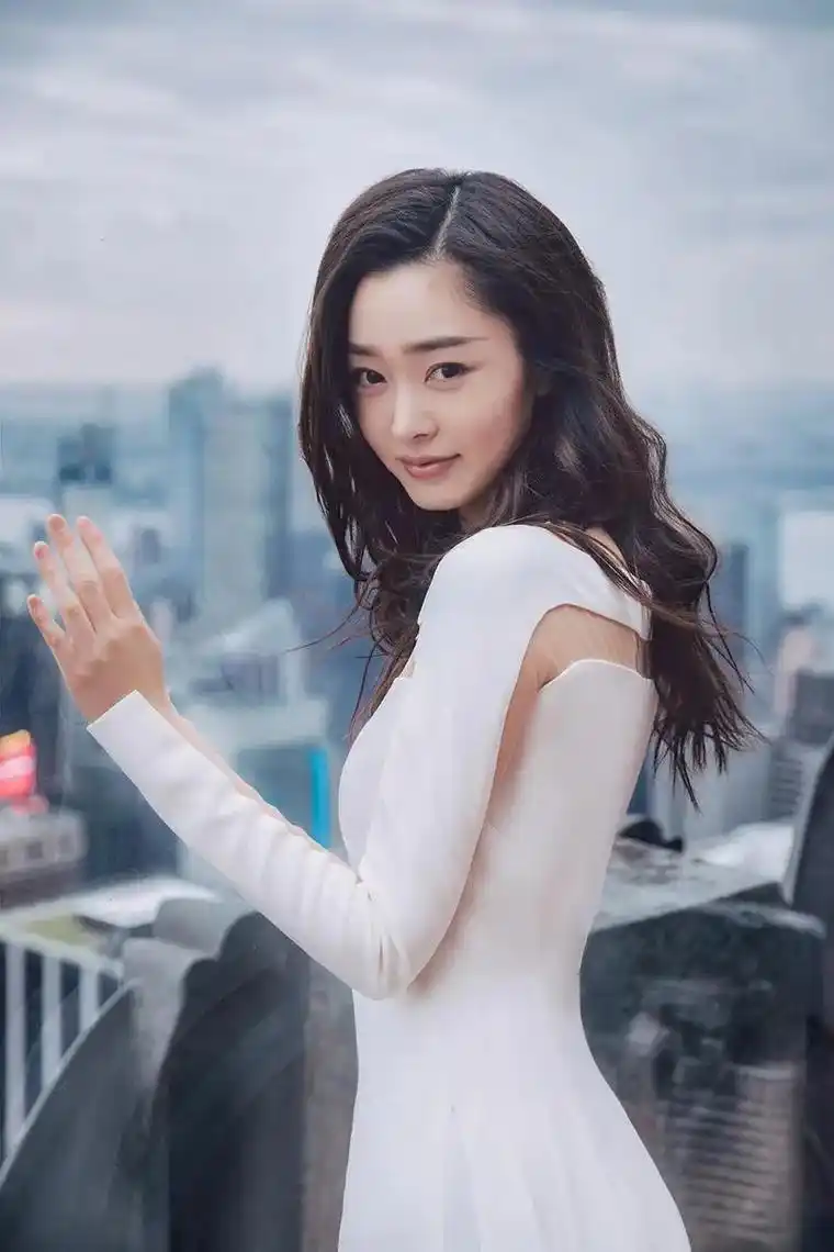 393 出生于湖北省荆门市的宋轶,是中国内地女演员,代 - 抖音