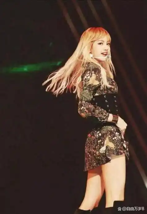 据报道,韩国女团blackpink成员lisa与某位富豪三公子