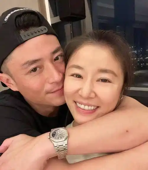 林心如和霍建华也是兄妹,年龄相差三岁.