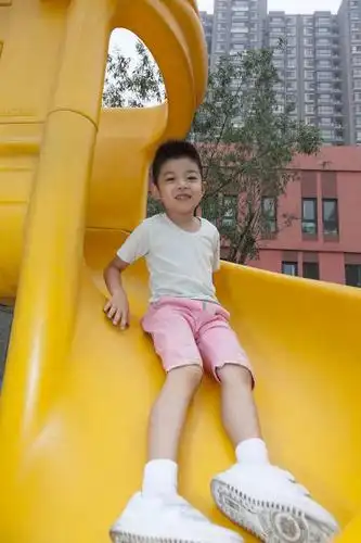 儿童,一个人,竖图,彩色,室外,白天,正面,快乐,幸福,纯洁,北京,中国