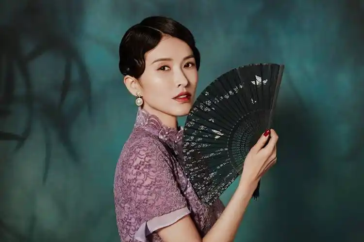 徐洁儿中秋写真释出 化身旗袍美人婀娜多姿_造型_姐姐_角色