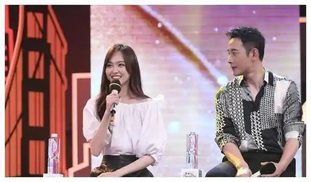 看唐嫣怎么称呼罗晋,不是老公也不是晋哥哥,这称呼还真是绝了