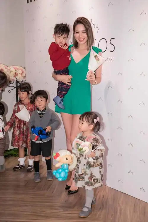 melody诱惑小鲜肉讨抱抱 吐感想:好重