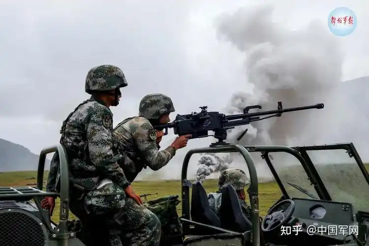 解放军在海拔4500米的雪域高原作战演习画面曝光令人震撼你有什么想说