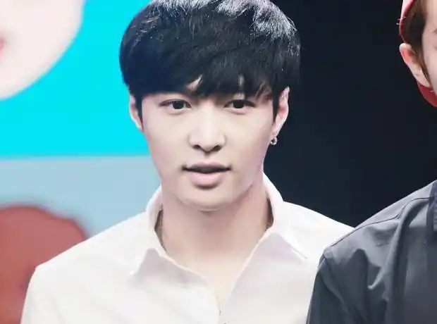 男明星:张艺兴亮相湖南快乐大本营-小虾米