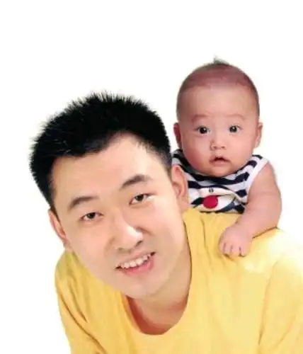 幽默诗一首:年轻爸爸真不易