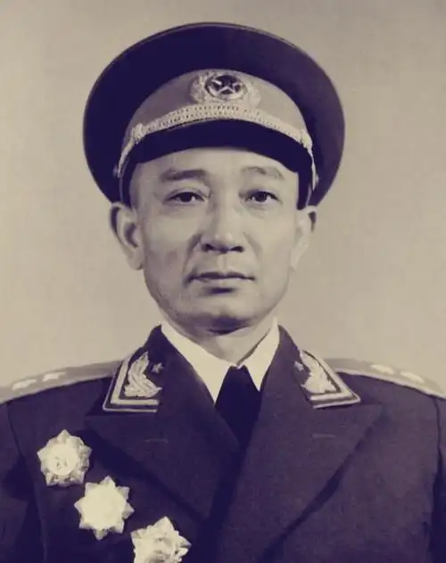 山东开国将军英姿雄发,功标青史!