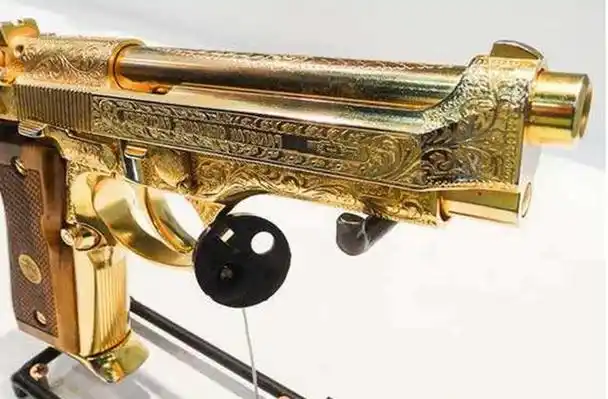 土豪沙特王子送黄金ak47给巴基斯坦对方回礼的武器更霸气