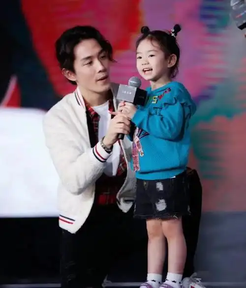 戚薇选50亿放弃李承铉,两人默契回答太默契,没有技巧全是感情