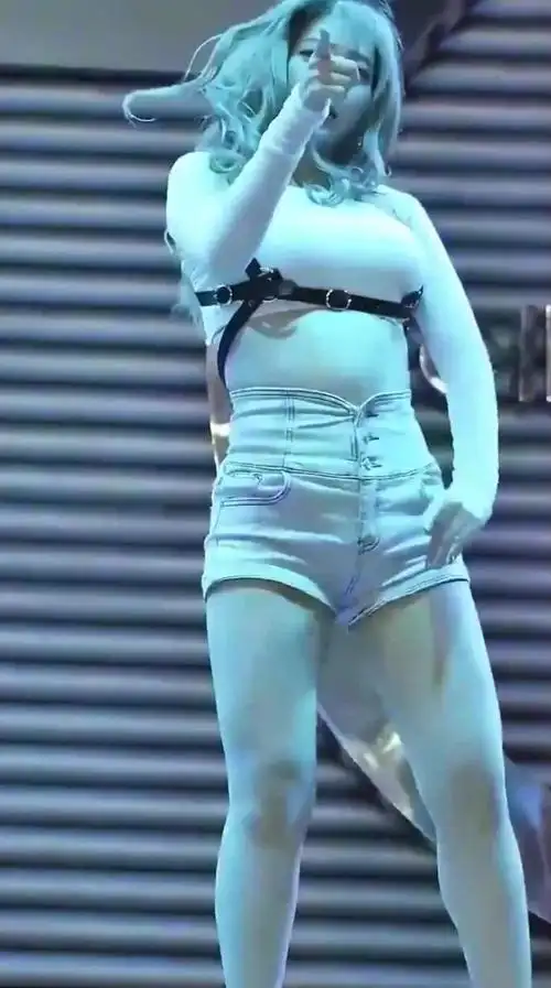 韩国女团小姐姐热舞,微胖丰满的身材,绝对是性感尤物