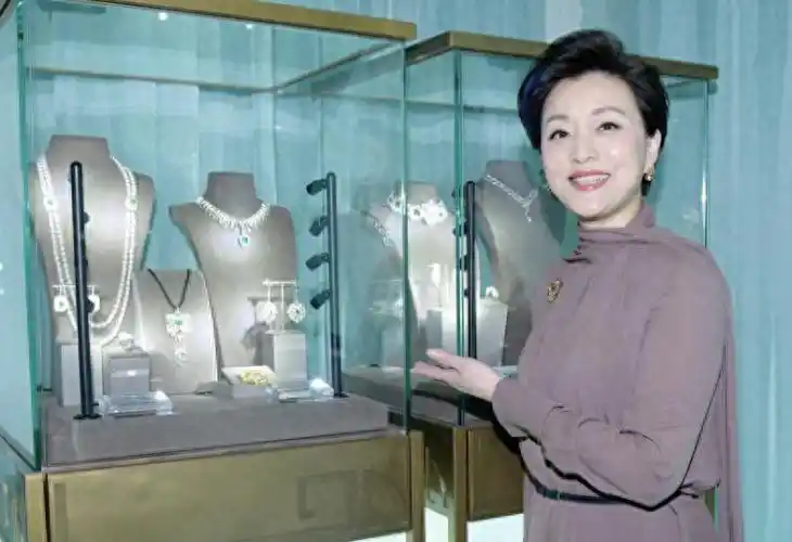 杨澜:我与老公早已没了感情,若坚持在一起,对彼此都是不公正的-今日