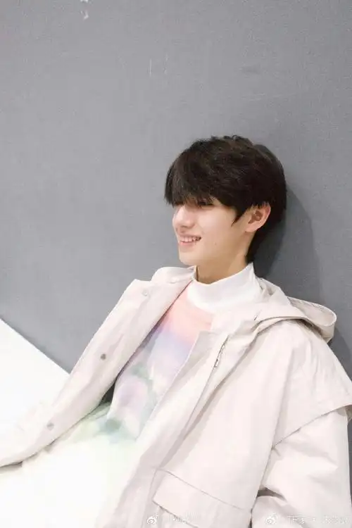 朱志鑫18岁庆生照##朱志鑫反义词音乐分享小会##朱志鑫十八岁生日