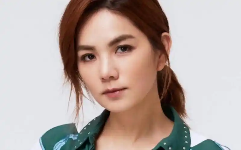 ella陈嘉桦专辑《why not》《whynot!》发行于2015-04-17