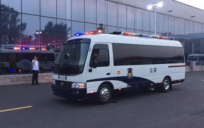 赐典警报国内最牛警察之二考斯特应急指挥车code32300