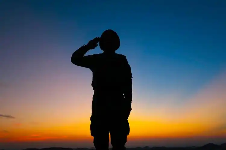 训练,执勤,交织成一幅幅光与影的画面,虽然这些照片里没有清晰的面孔