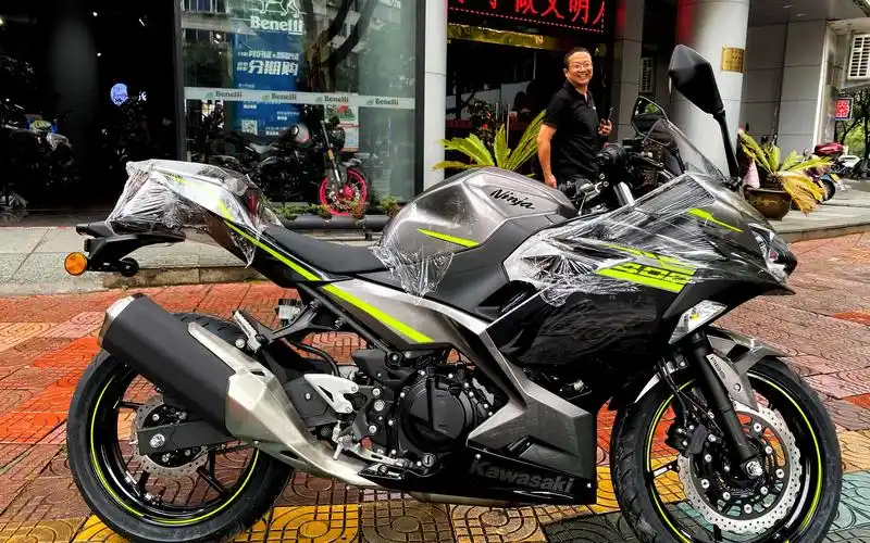 川崎ninja400金属星辰灰提车记