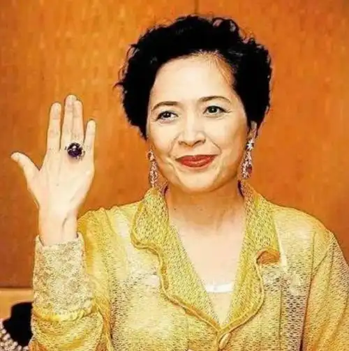 刘銮雄怎么玩李嘉欣(刘銮雄那么爱李嘉欣)_可可情感网