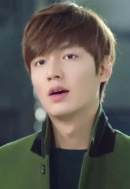 李敏镐的这个发型怎么弄的,请详细解说.