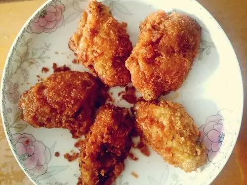 蒜香炸鸡翅的做法