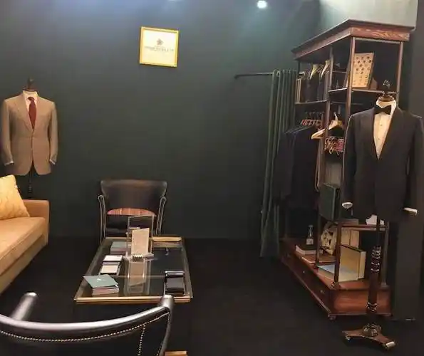 萨维尔街上的定制西装