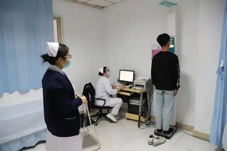 河南省郑州市管城区组织开展2022年上半年大学生预定兵体检_征兵_人武