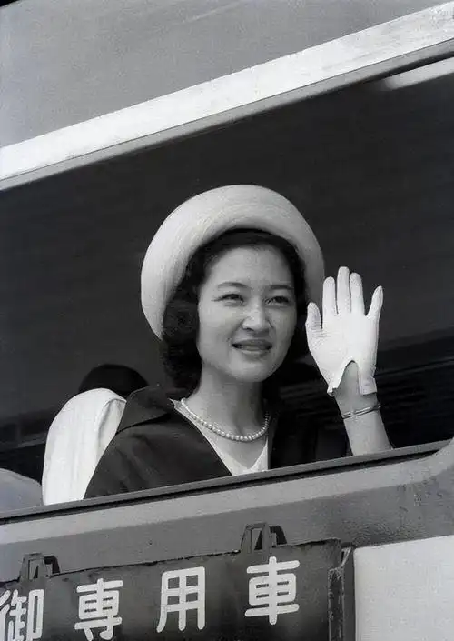 美智子曾让王储一见钟情相守63年晚年却说不跟丈夫合葬为何