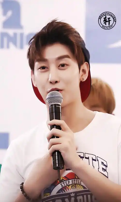 160520 特步一日店长活动 #uniq周艺轩