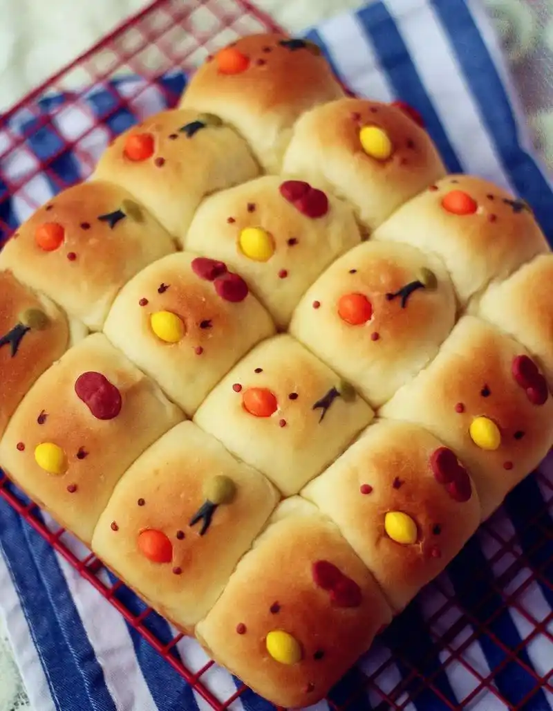 爆红网络的可爱面包挤挤面包