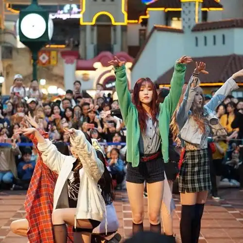 [gfriend][分享]180507 gfriend突袭游乐园公演 新曲现场引得欢呼声不