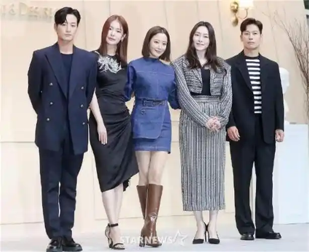 难逃美人迟暮韩国第一美女金喜善露面显老自曝靠吃药维持状态