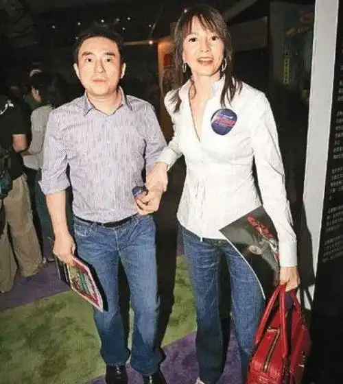 原创吕方有女万事足为爱女流眼泪接受采访获妻子开车接送很恩爱