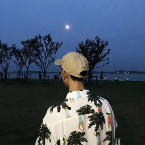 干净气质男生头像