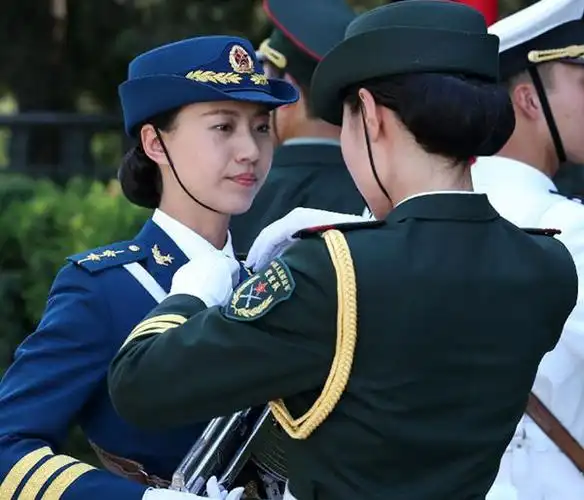 仪仗女兵穿5厘米高跟马靴服饰私人定制