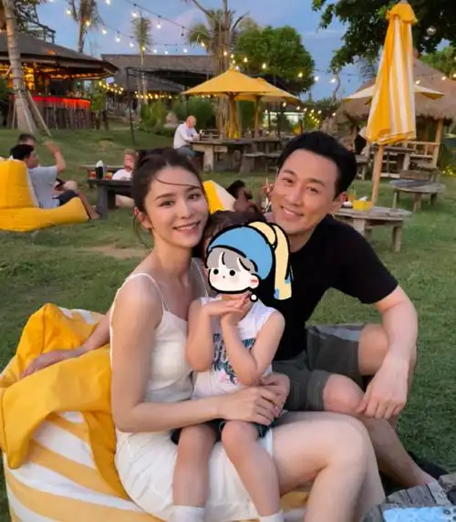 林峯太太张馨月是非缠身被曝"黑历史" 晒全家福透心声疑回应传闻_网友