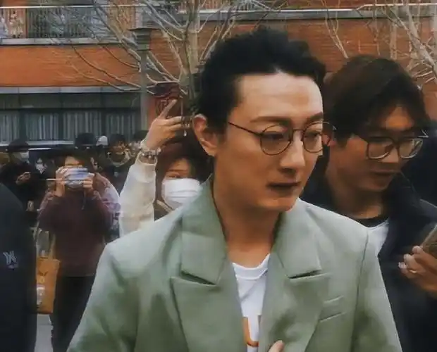 "这句话听上去挺有道理的,不然苏小玎为啥一火了就和董璇分手了?