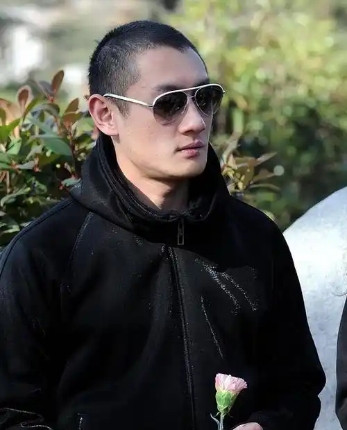 "恶少"王烁:玩遍娱乐圈女星,掌掴后妈王艳,枪指刘涛老公王珂