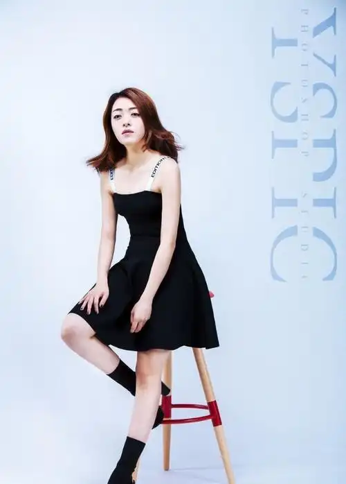 沈丹丹拍写真,网友:她的名字不熟悉,但她唱的歌一定听过