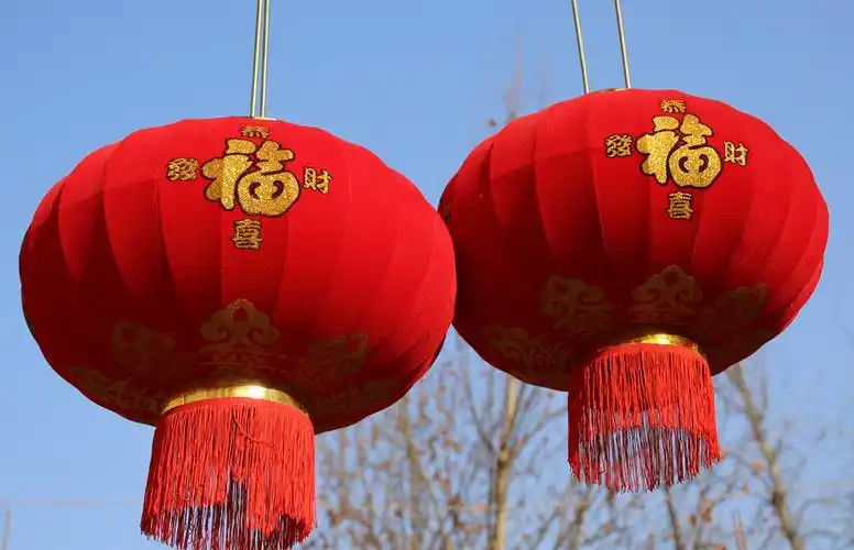 大红灯笼高高挂