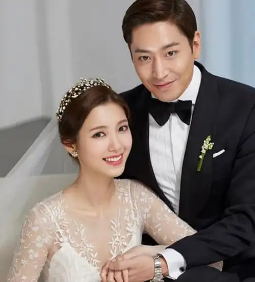 目前文晸赫和妻子尚未分享一家三口的美照,不过仅是通过这则消息,就能