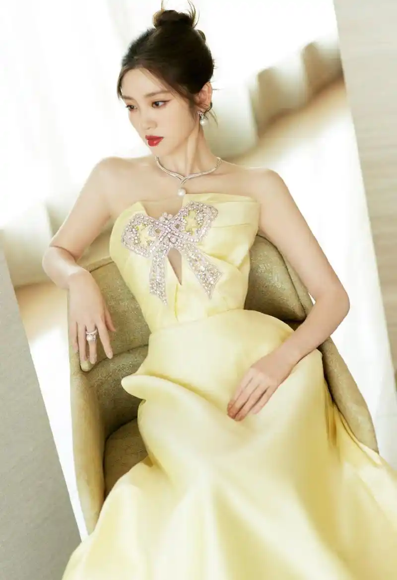 唐艺昕黄色礼服好美好优雅,魅力四溢让人心醉沉迷!